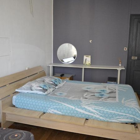 Grande Chambre D'Hote Pour 4 A 5 Personnes Panzió Chef-Boutonne Kültér fotó