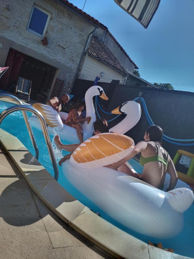 Grande Chambre D'Hote Pour 4 A 5 Personnes Panzió Chef-Boutonne Kültér fotó