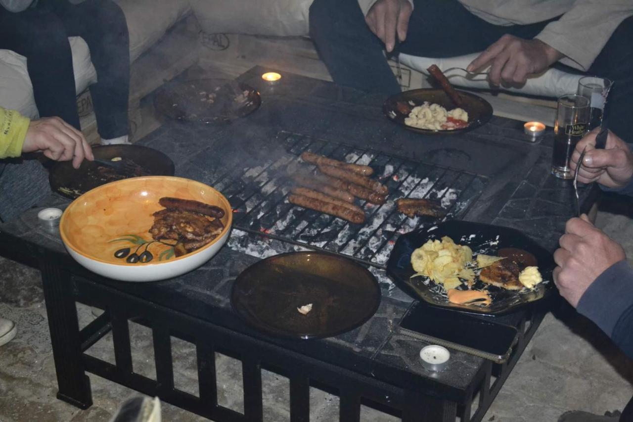 Grande Chambre D'Hote Pour 4 A 5 Personnes Panzió Chef-Boutonne Kültér fotó