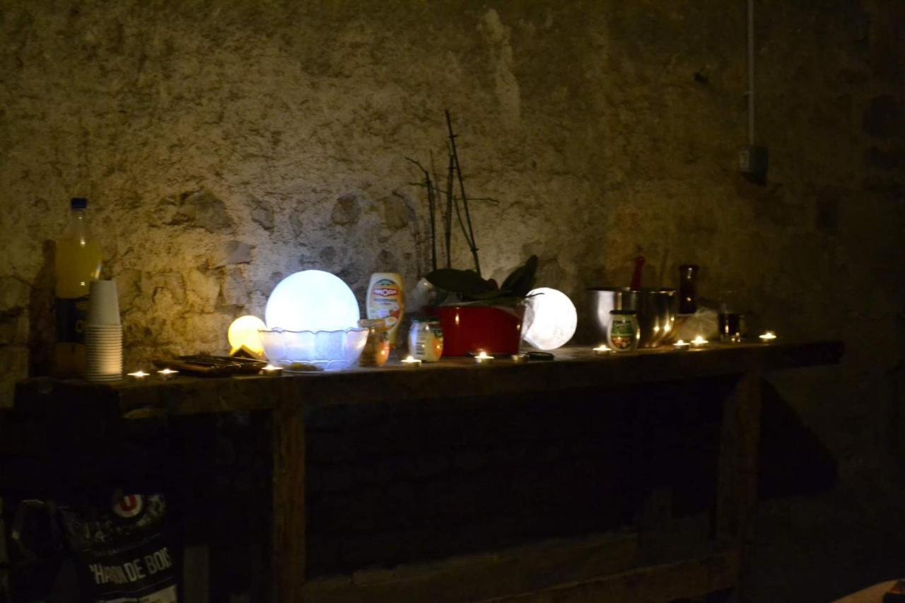 Grande Chambre D'Hote Pour 4 A 5 Personnes Panzió Chef-Boutonne Kültér fotó