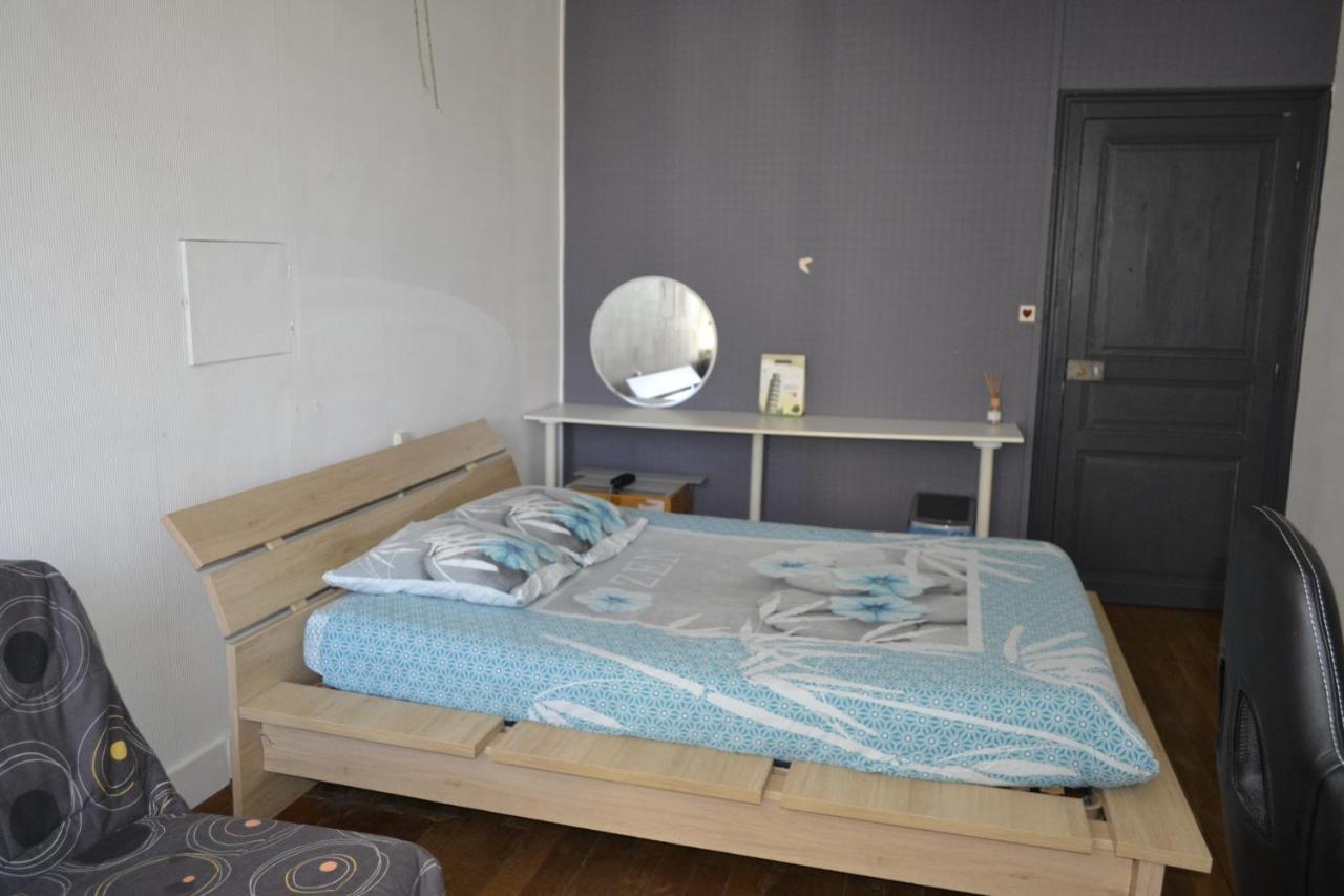 Grande Chambre D'Hote Pour 4 A 5 Personnes Panzió Chef-Boutonne Kültér fotó