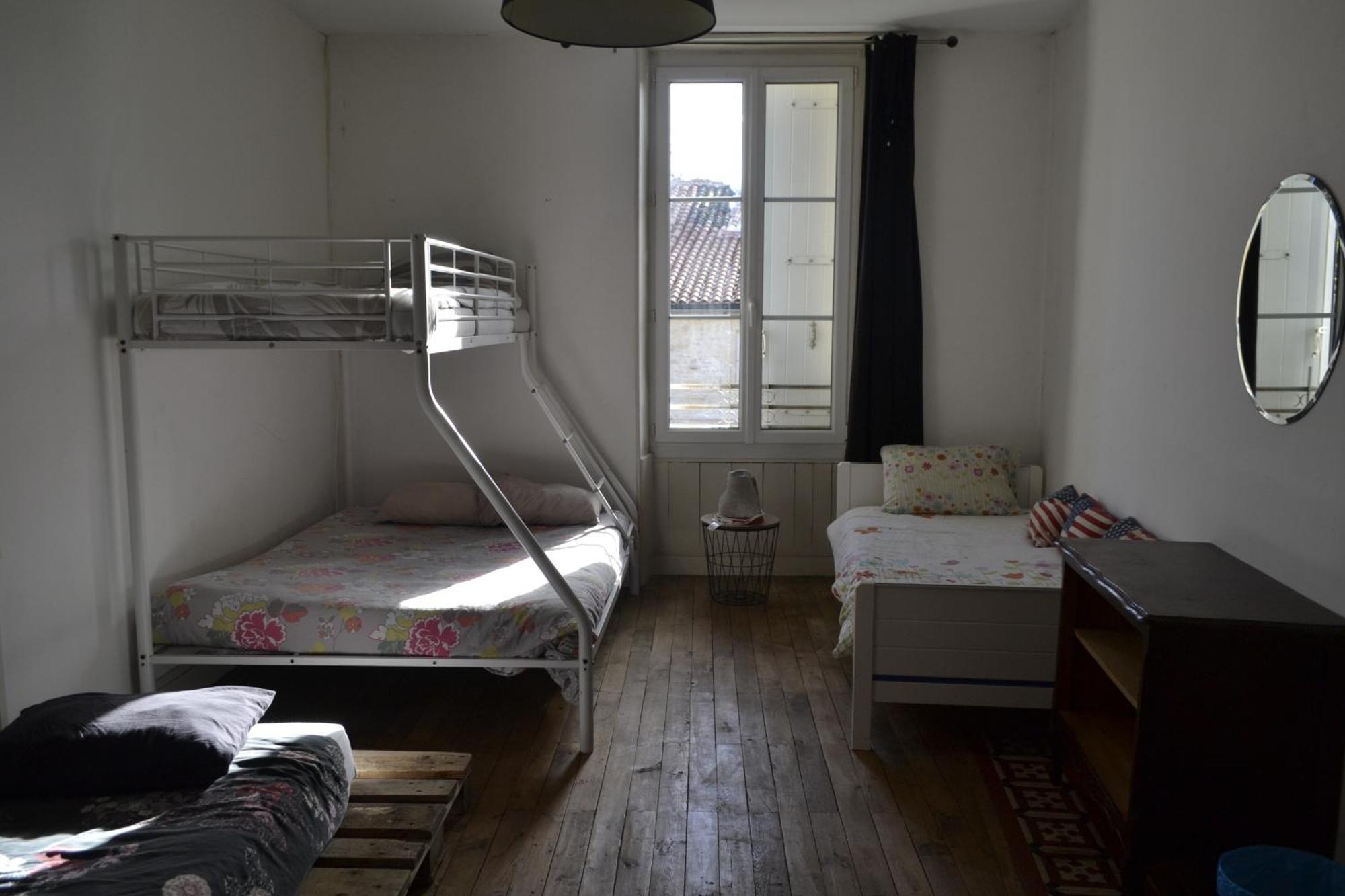 Grande Chambre D'Hote Pour 4 A 5 Personnes Panzió Chef-Boutonne Kültér fotó